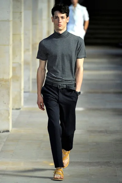 Look 7